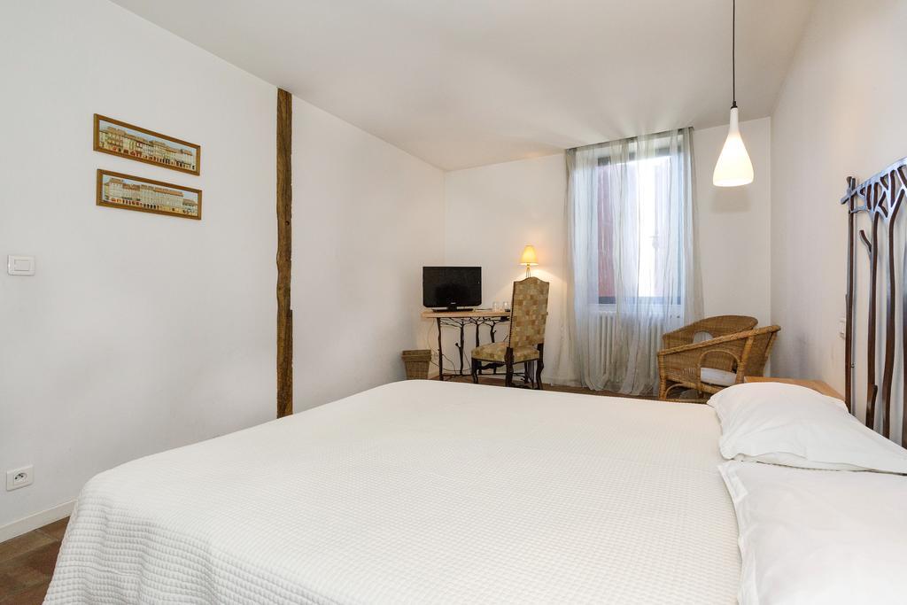 Logis Hotels - Hotel Restaurant Du Midi ريفيل المظهر الخارجي الصورة