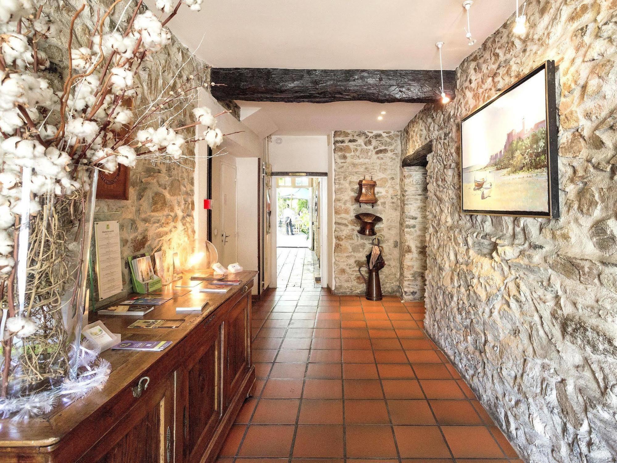 Logis Hotels - Hotel Restaurant Du Midi ريفيل المظهر الخارجي الصورة