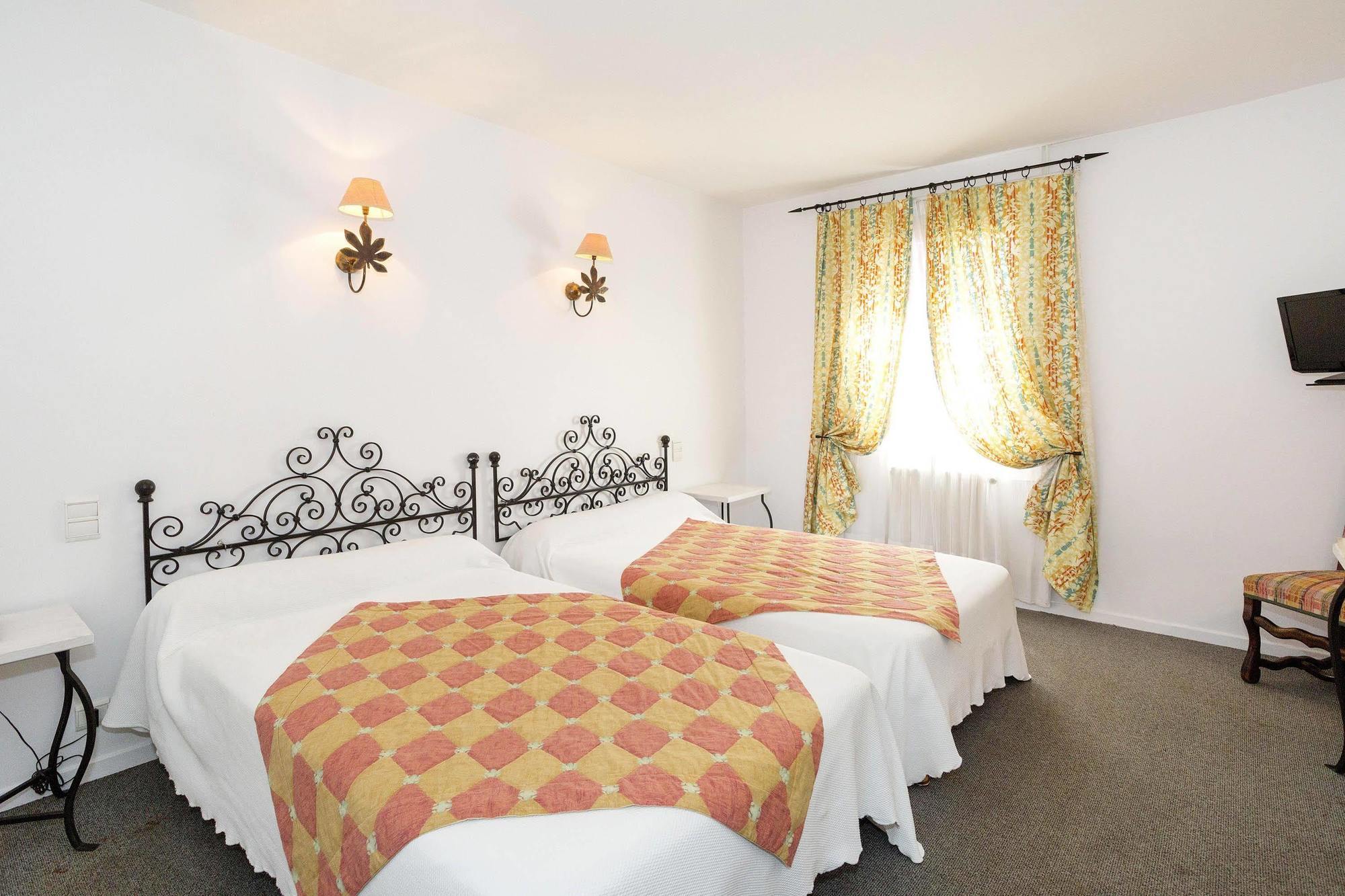 Logis Hotels - Hotel Restaurant Du Midi ريفيل المظهر الخارجي الصورة